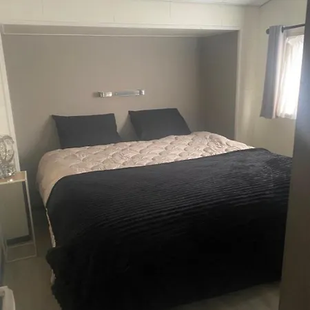 The Winterhorses Loft 아파트호텔 Strijen